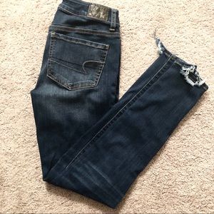 Distressed Dark Wash AE Jeans